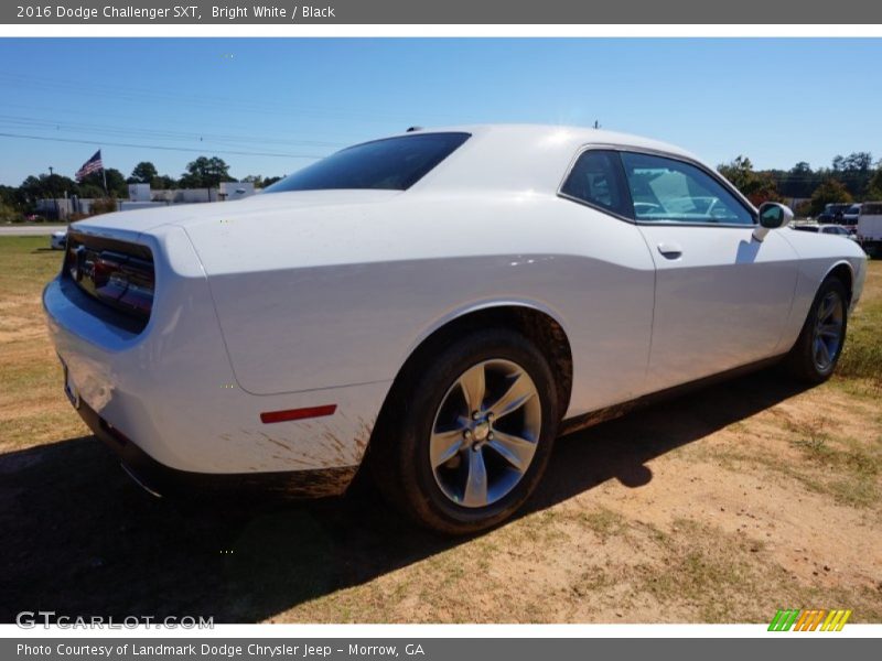 Bright White / Black 2016 Dodge Challenger SXT