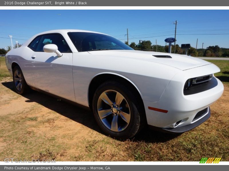 Front 3/4 View of 2016 Challenger SXT