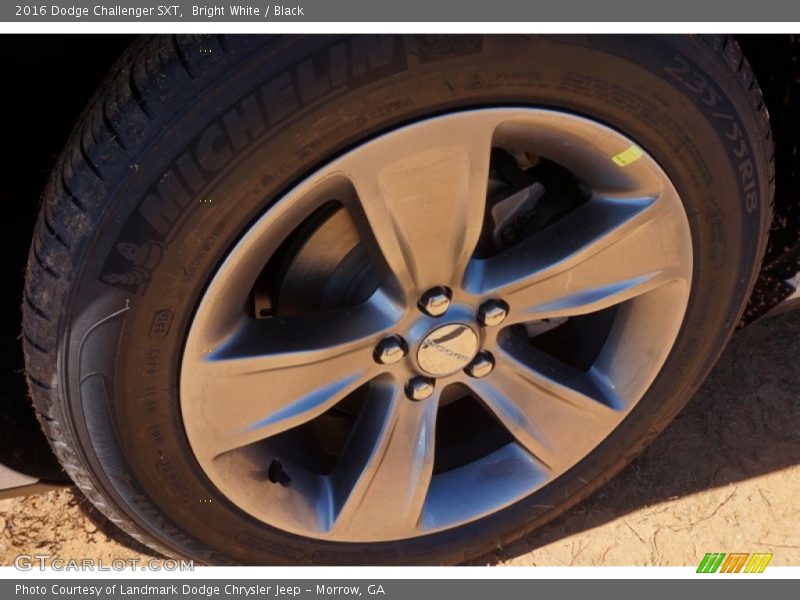 Bright White / Black 2016 Dodge Challenger SXT
