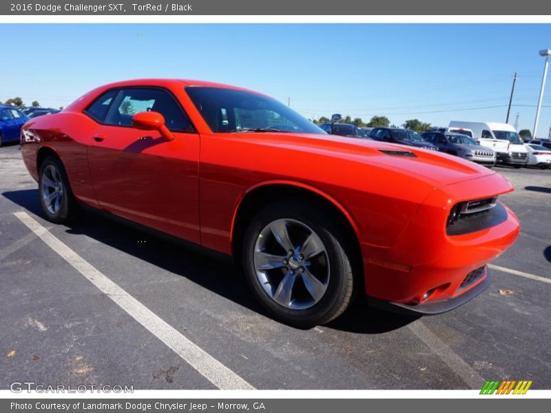 Front 3/4 View of 2016 Challenger SXT