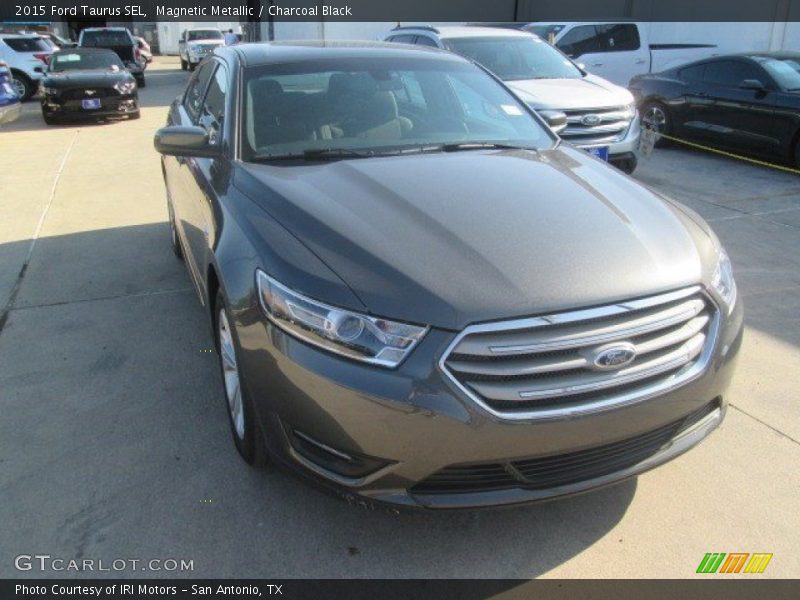 Magnetic Metallic / Charcoal Black 2015 Ford Taurus SEL