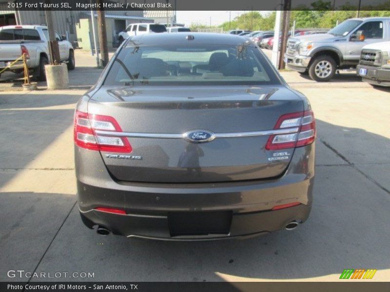 Magnetic Metallic / Charcoal Black 2015 Ford Taurus SEL