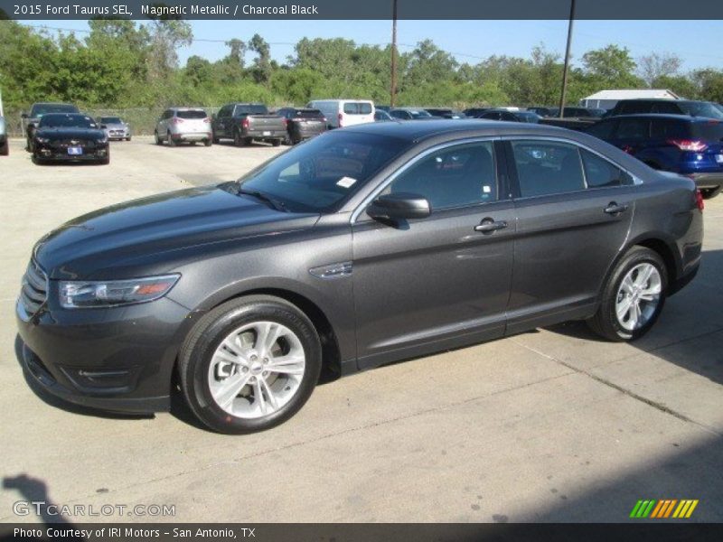 Magnetic Metallic / Charcoal Black 2015 Ford Taurus SEL