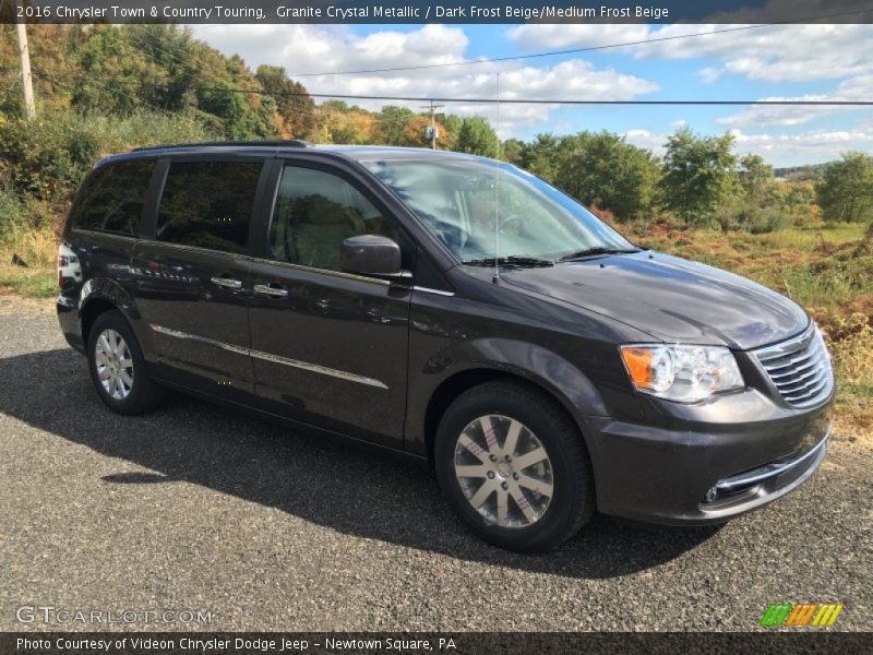 Front 3/4 View of 2016 Town & Country Touring
