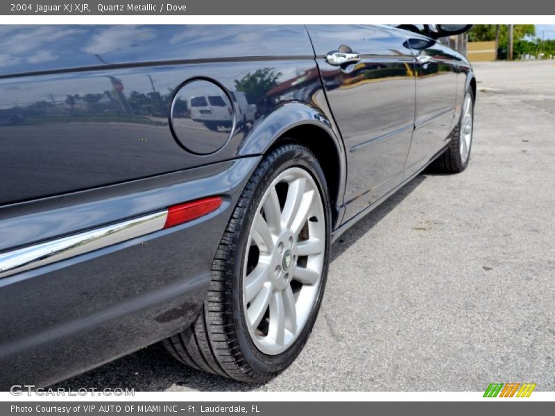 Quartz Metallic / Dove 2004 Jaguar XJ XJR