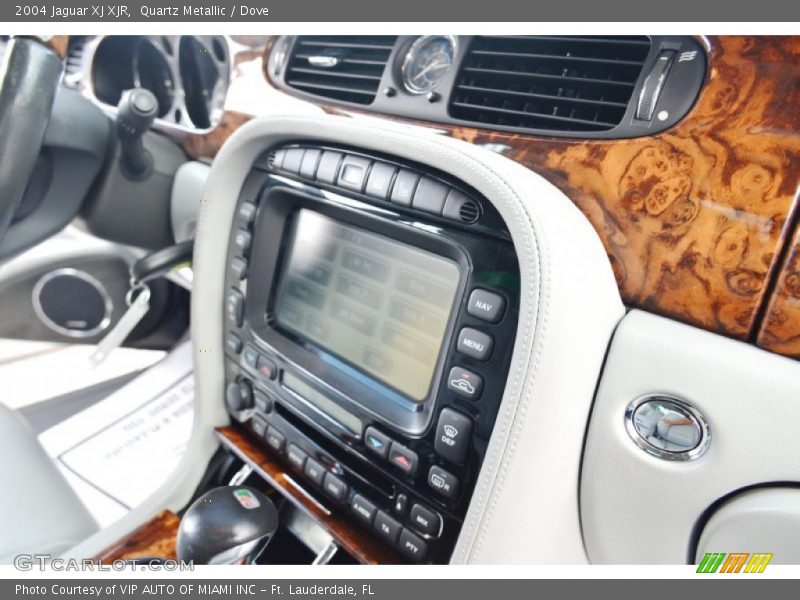 Quartz Metallic / Dove 2004 Jaguar XJ XJR