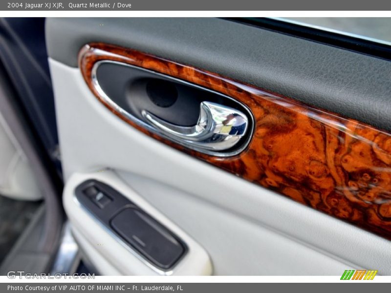 Quartz Metallic / Dove 2004 Jaguar XJ XJR