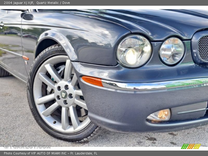 Quartz Metallic / Dove 2004 Jaguar XJ XJR