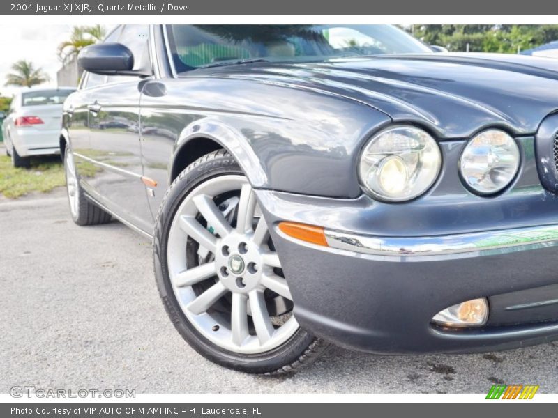 Quartz Metallic / Dove 2004 Jaguar XJ XJR