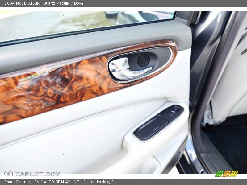 Quartz Metallic / Dove 2004 Jaguar XJ XJR