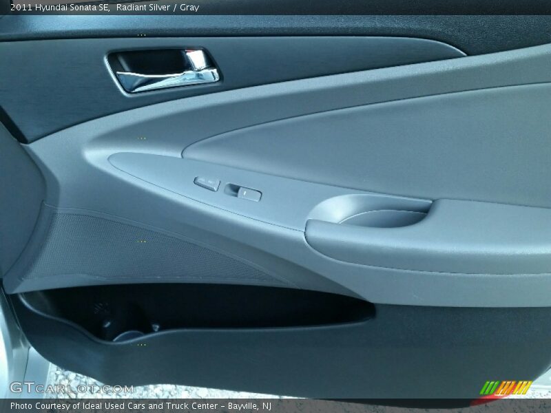 Radiant Silver / Gray 2011 Hyundai Sonata SE