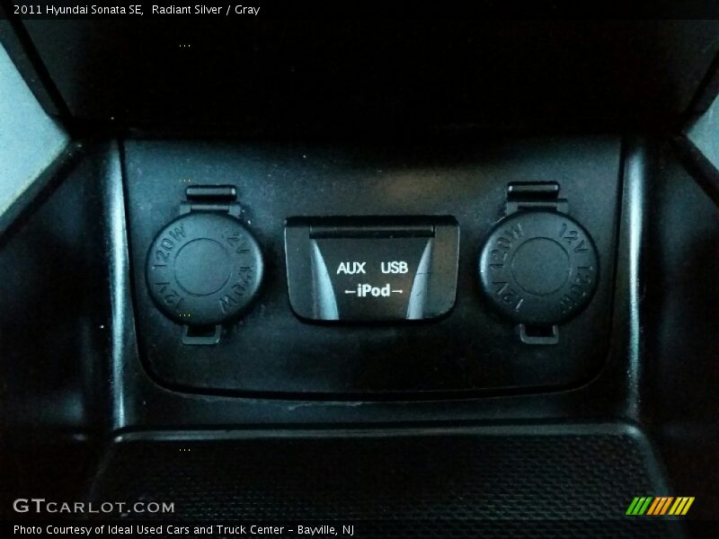 Radiant Silver / Gray 2011 Hyundai Sonata SE