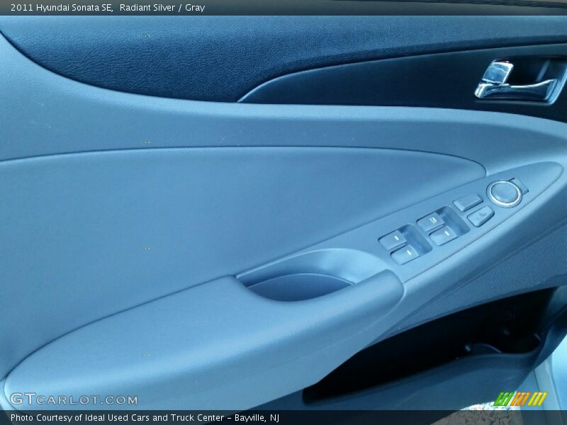 Radiant Silver / Gray 2011 Hyundai Sonata SE