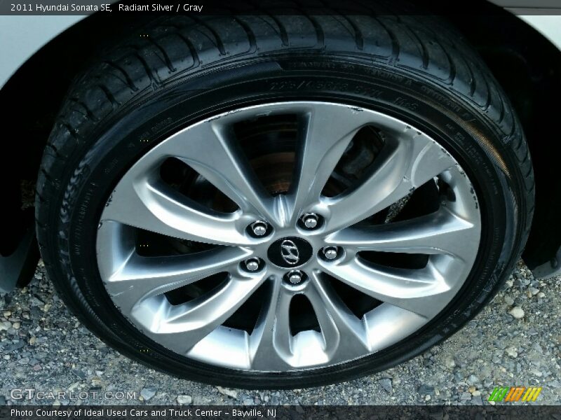 Radiant Silver / Gray 2011 Hyundai Sonata SE