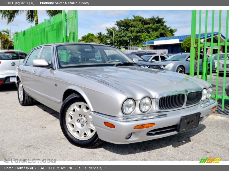 Front 3/4 View of 2001 XJ XJ8