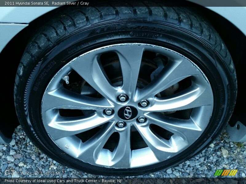 Radiant Silver / Gray 2011 Hyundai Sonata SE