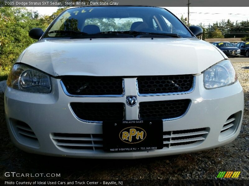 Stone White / Dark Slate Gray 2005 Dodge Stratus SXT Sedan
