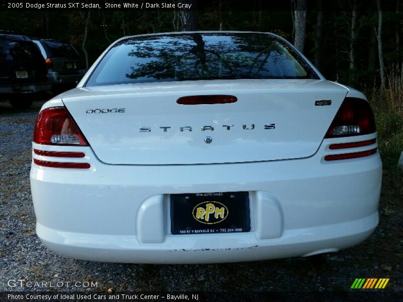 Stone White / Dark Slate Gray 2005 Dodge Stratus SXT Sedan