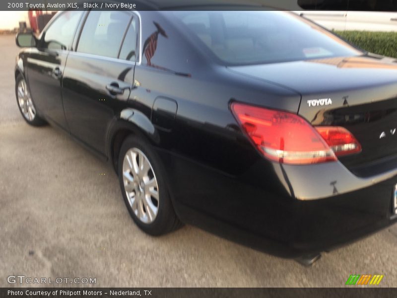 Black / Ivory Beige 2008 Toyota Avalon XLS