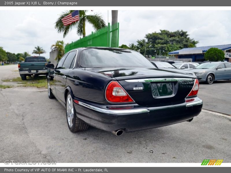 Ebony / Champagne 2005 Jaguar XJ XJ8 L