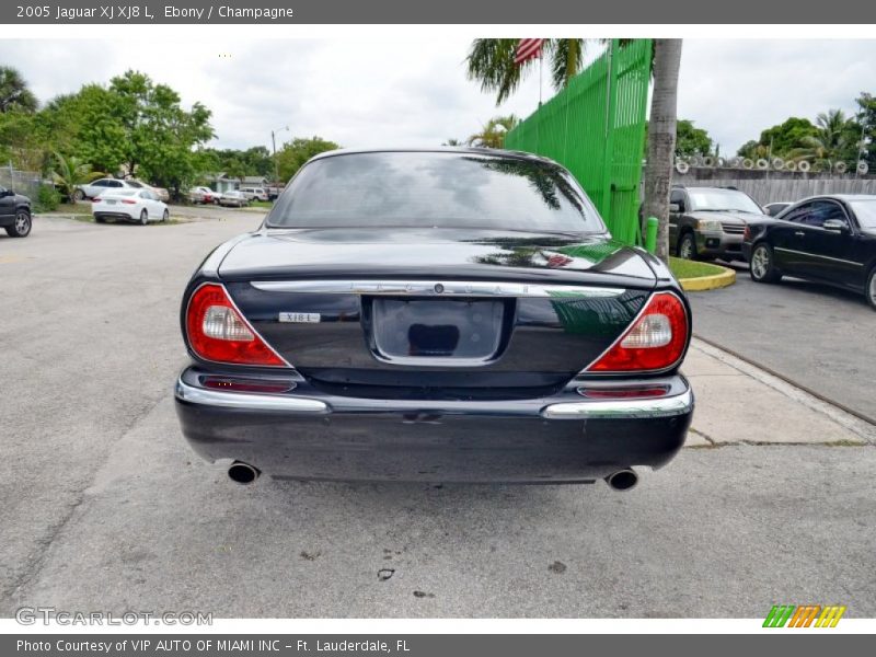 Ebony / Champagne 2005 Jaguar XJ XJ8 L