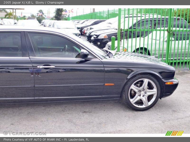 Ebony / Champagne 2005 Jaguar XJ XJ8 L