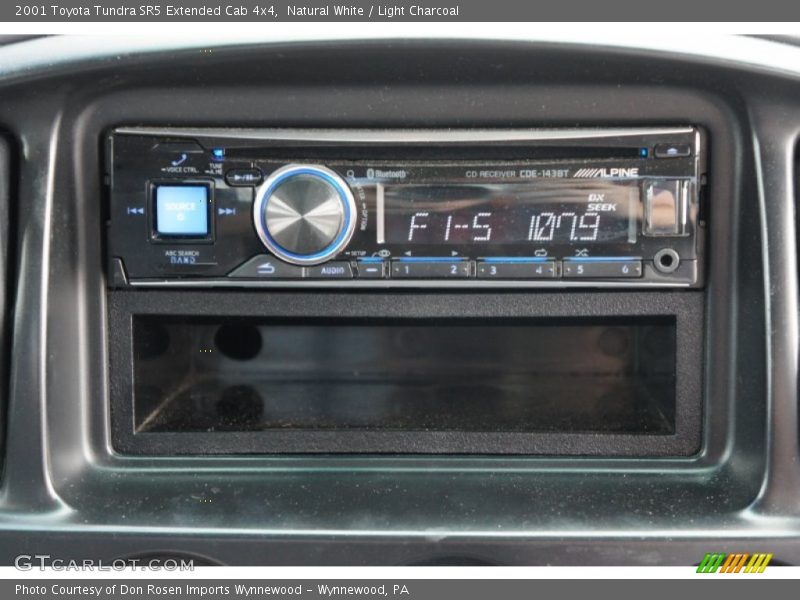 Natural White / Light Charcoal 2001 Toyota Tundra SR5 Extended Cab 4x4