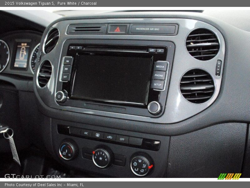 Pure White / Charcoal 2015 Volkswagen Tiguan S
