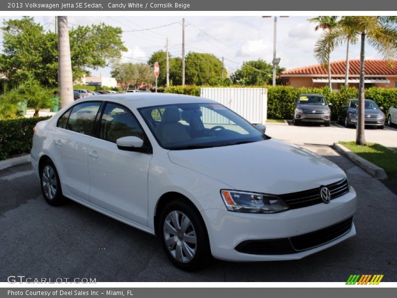Candy White / Cornsilk Beige 2013 Volkswagen Jetta SE Sedan