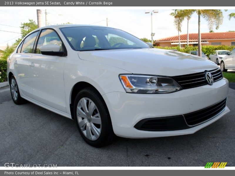 Candy White / Cornsilk Beige 2013 Volkswagen Jetta SE Sedan