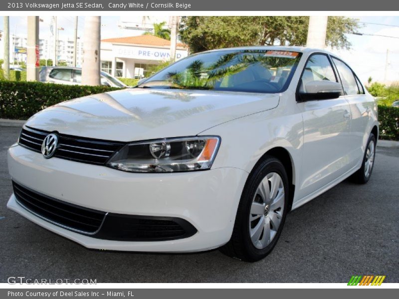 Candy White / Cornsilk Beige 2013 Volkswagen Jetta SE Sedan