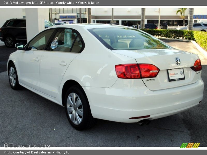 Candy White / Cornsilk Beige 2013 Volkswagen Jetta SE Sedan
