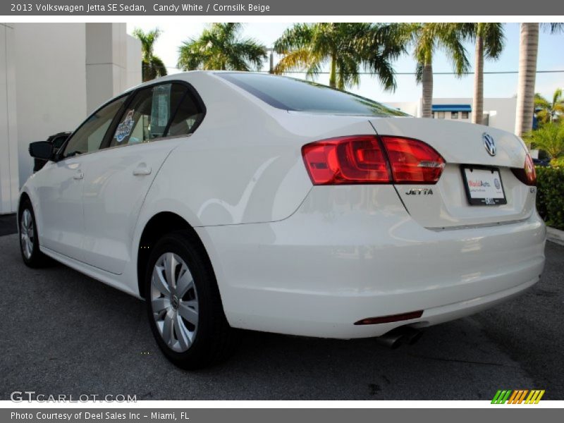 Candy White / Cornsilk Beige 2013 Volkswagen Jetta SE Sedan