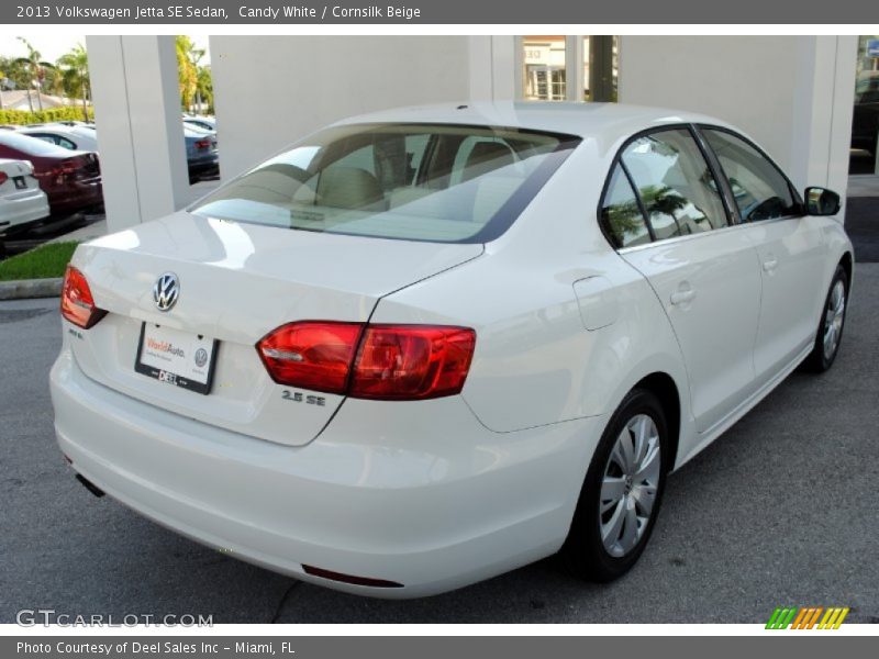 Candy White / Cornsilk Beige 2013 Volkswagen Jetta SE Sedan