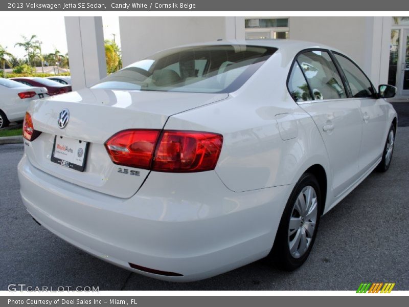 Candy White / Cornsilk Beige 2013 Volkswagen Jetta SE Sedan