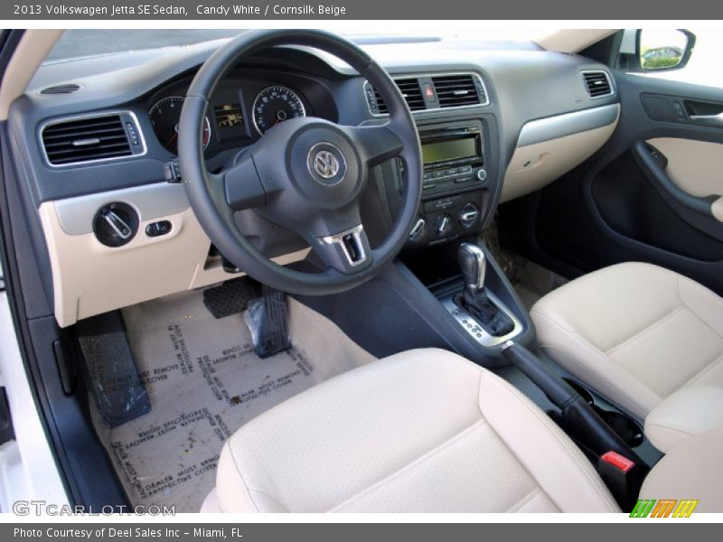 Candy White / Cornsilk Beige 2013 Volkswagen Jetta SE Sedan
