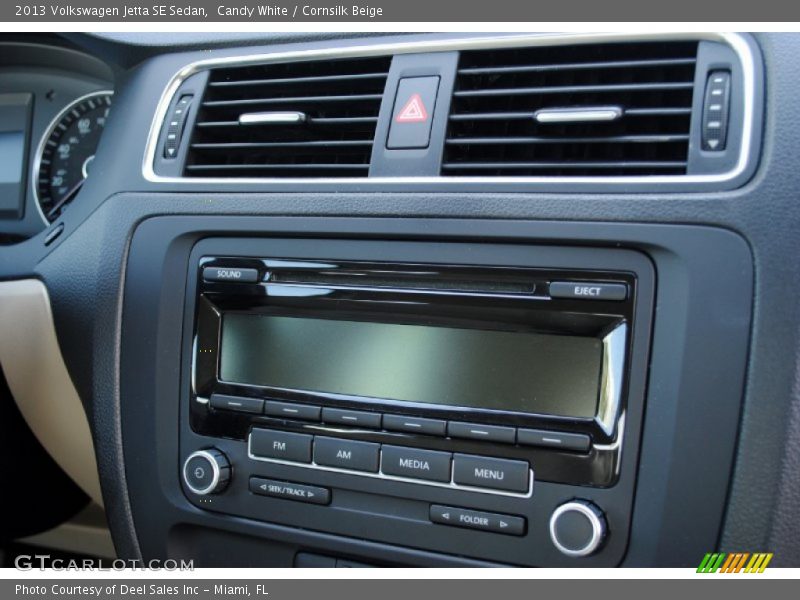 Candy White / Cornsilk Beige 2013 Volkswagen Jetta SE Sedan