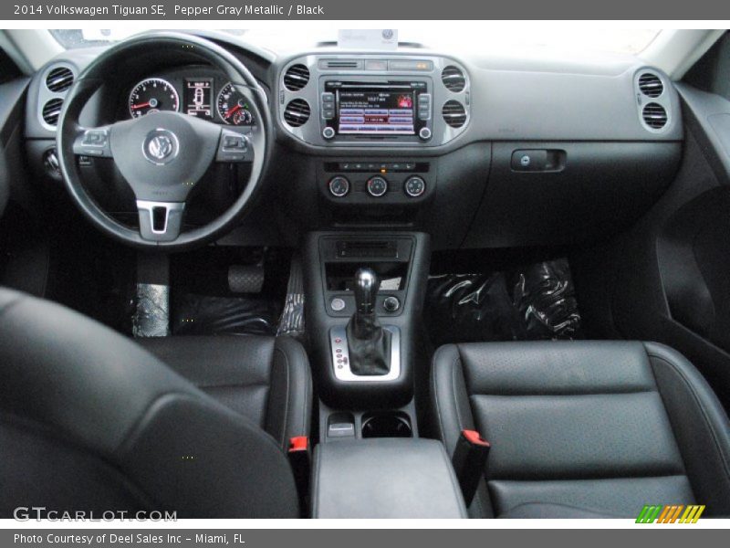 Pepper Gray Metallic / Black 2014 Volkswagen Tiguan SE