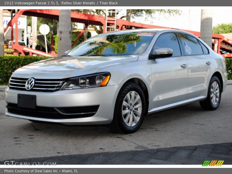 Reflex Silver Metallic / Titan Black 2013 Volkswagen Passat 2.5L S