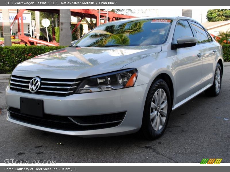 Reflex Silver Metallic / Titan Black 2013 Volkswagen Passat 2.5L S