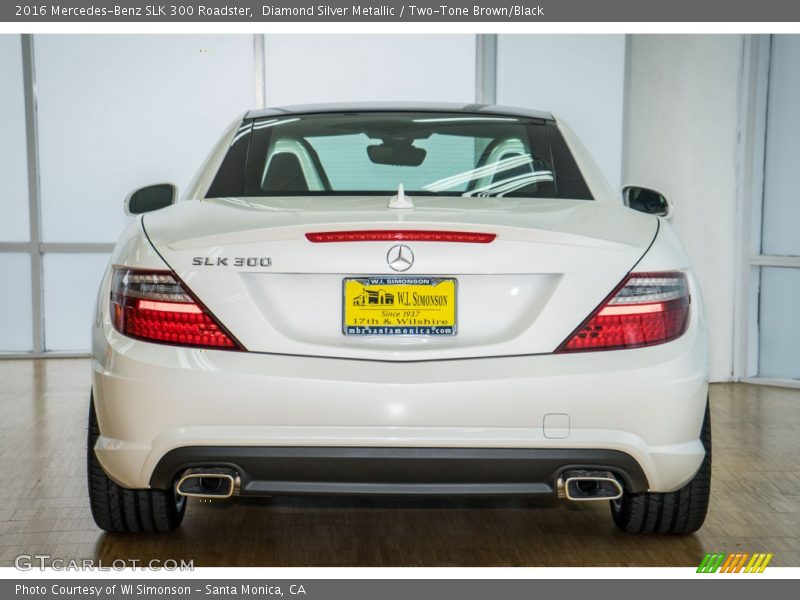 Diamond Silver Metallic / Two-Tone Brown/Black 2016 Mercedes-Benz SLK 300 Roadster