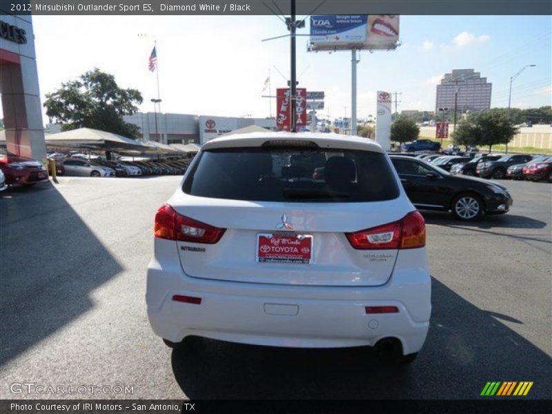 Diamond White / Black 2012 Mitsubishi Outlander Sport ES