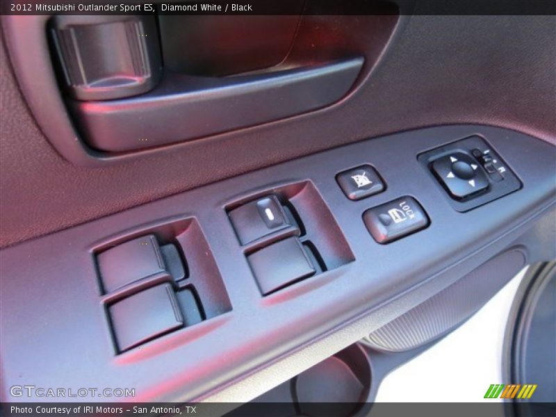 Diamond White / Black 2012 Mitsubishi Outlander Sport ES