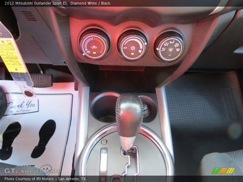 Diamond White / Black 2012 Mitsubishi Outlander Sport ES