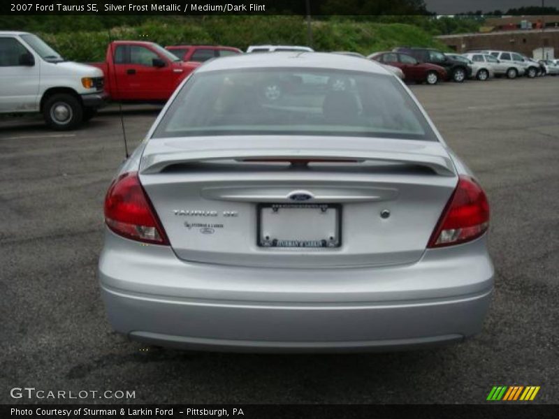 Silver Frost Metallic / Medium/Dark Flint 2007 Ford Taurus SE