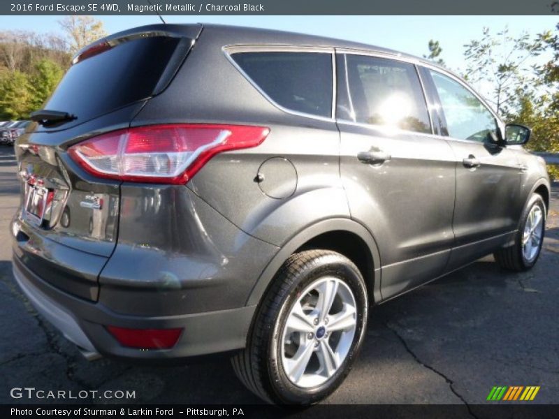 Magnetic Metallic / Charcoal Black 2016 Ford Escape SE 4WD