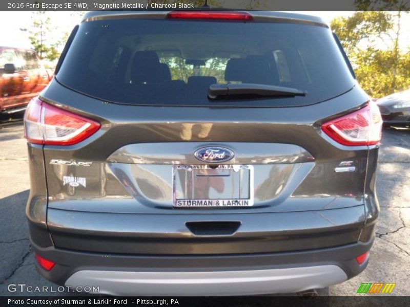 Magnetic Metallic / Charcoal Black 2016 Ford Escape SE 4WD
