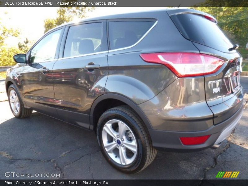 Magnetic Metallic / Charcoal Black 2016 Ford Escape SE 4WD