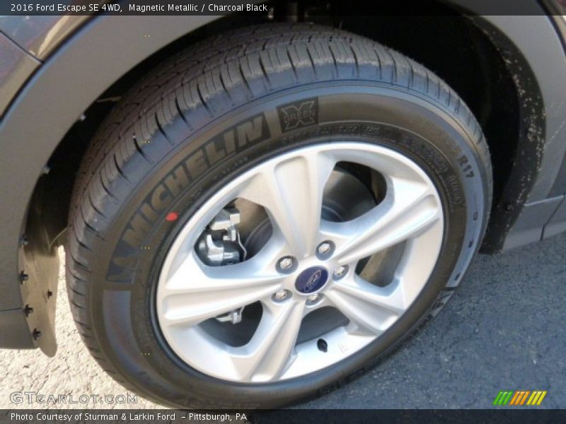 Magnetic Metallic / Charcoal Black 2016 Ford Escape SE 4WD