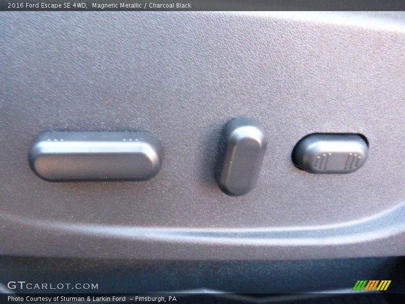 Magnetic Metallic / Charcoal Black 2016 Ford Escape SE 4WD